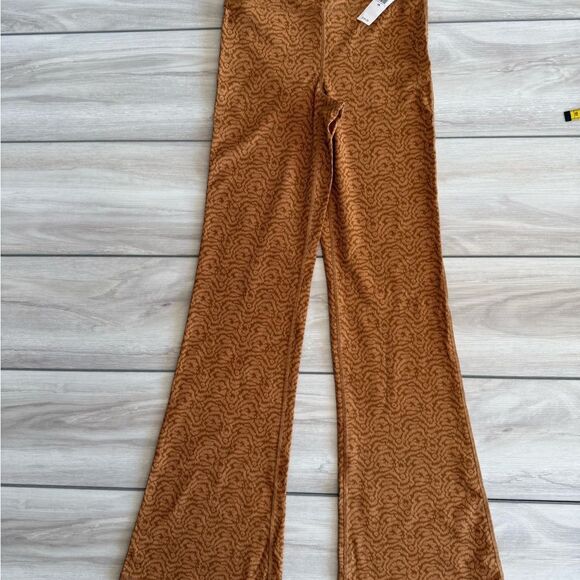 GapFit Studio Sky High Flare Leggings XS Brown NWT IN PACKAGE - Picture 1 of 5